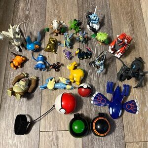 Pokemon Big Lot of Figurines and Pokemon Balls a few Rare items!